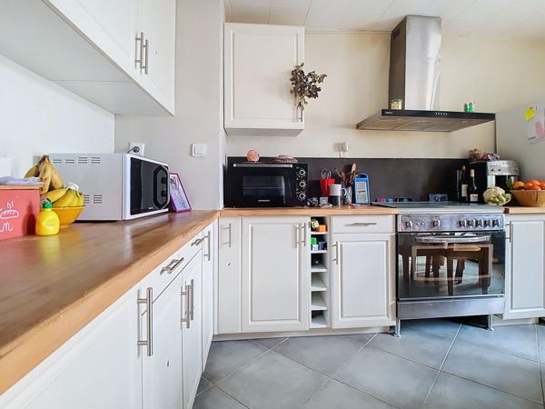 Bons en Chablais - Maison mitoyenne au clame avec 2 chambres + combles aménageables.