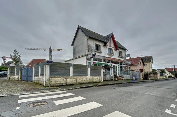 Situation idéale pour ces murs et fonds de commerce