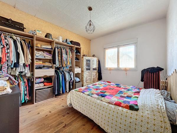 Situation idéale pour ces murs et fonds de commerce