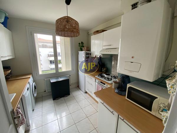 Appartement à louer Merignac : 3 pièces, 65m² avec 2 chambre(s) à 1 000€ - AJP Immobilier Mérignac