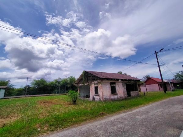 Dpt Guyane (973), à vendre MONTSINERY TONNEGRANDE Terrain à bâtir de 185,00 m²