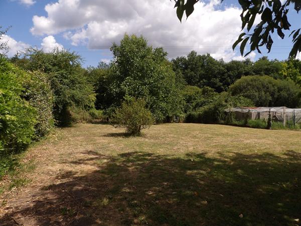 UNE BELLE OPPORTUNITE POUR CREER LA MAISON DE VOS REVES DANS UN ENVIRONNEMENT CALME ET VERDOYANT