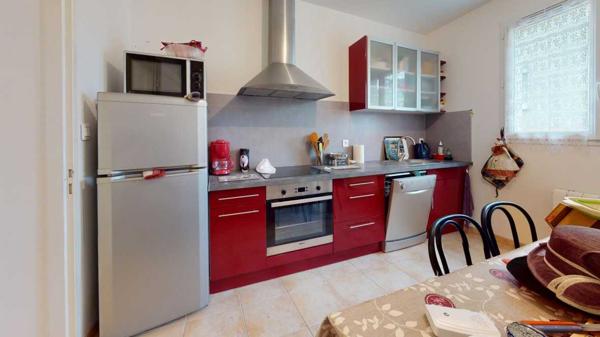 Appartement - Montignac-lascaux A saisir! Appartement rénové d'environ 70 m² de plain-pied, en plein centre-ville de MONTIGNAC-LASCAUX.