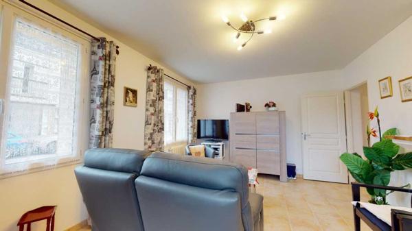 Appartement - Montignac-lascaux A saisir! Appartement rénové d'environ 70 m² de plain-pied, en plein centre-ville de MONTIGNAC-LASCAUX.