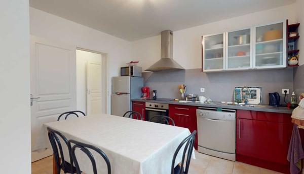 Appartement - Montignac-lascaux A saisir! Appartement rénové d'environ 70 m² de plain-pied, en plein centre-ville de MONTIGNAC-LASCAUX.