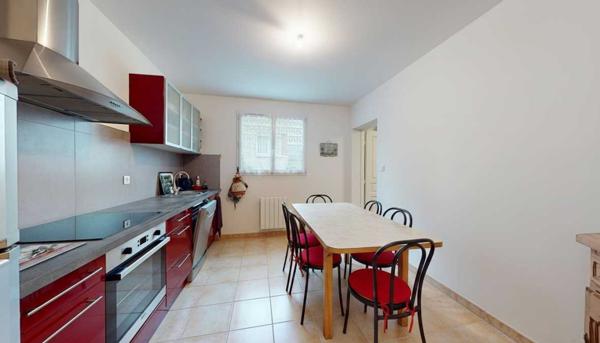 Appartement - Montignac-lascaux A saisir! Appartement rénové d'environ 70 m² de plain-pied, en plein centre-ville de MONTIGNAC-LASCAUX.