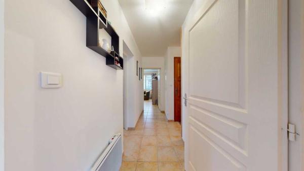 Appartement - Montignac-lascaux A saisir! Appartement rénové d'environ 70 m² de plain-pied, en plein centre-ville de MONTIGNAC-LASCAUX.