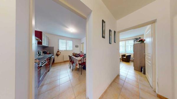 Appartement - Montignac-lascaux A saisir! Appartement rénové d'environ 70 m² de plain-pied, en plein centre-ville de MONTIGNAC-LASCAUX.