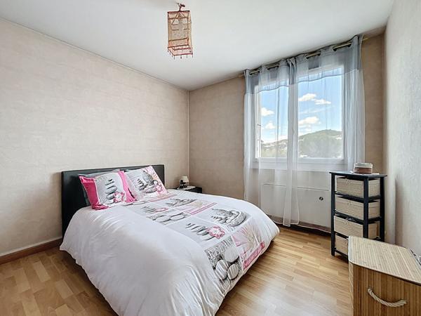 EXCLUSIVITE - APPARTEMENT T4 DE 75 M² AU DEUXIMEME ETAGE AVEC GARAGE ET CAVE