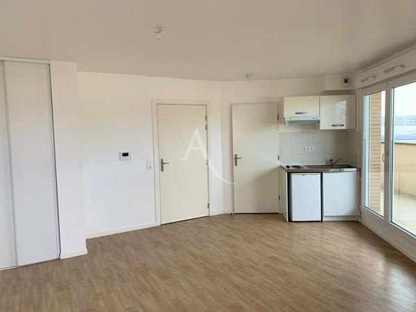 Studio lumineux avec grand balcon