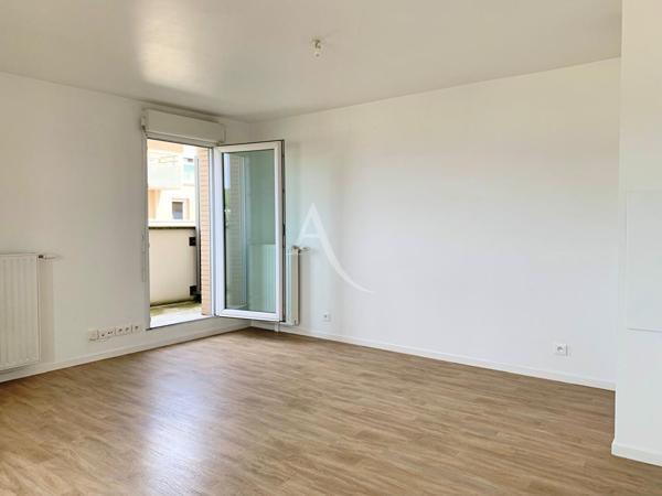 Studio lumineux avec grand balcon