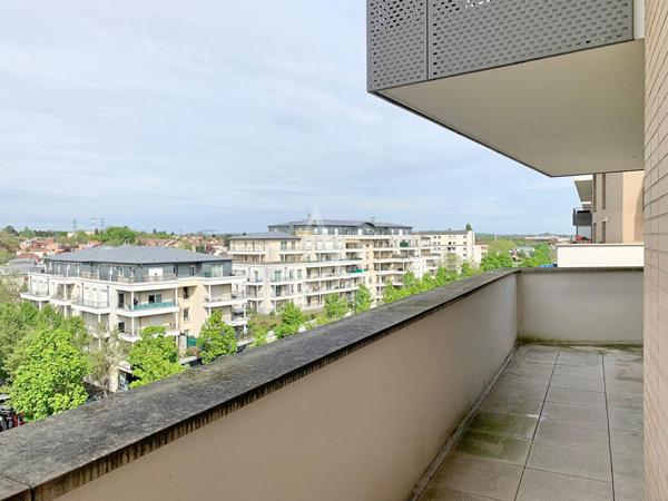Studio lumineux avec grand balcon