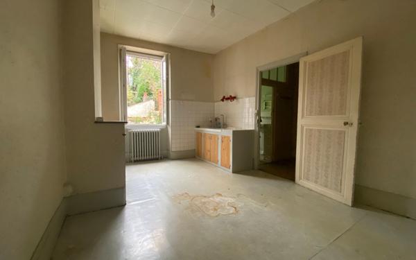 Immeuble à vendre    2 pièces • 137,17 m2 Decize