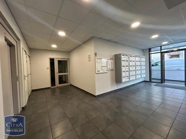 Appartement à louer 2 pièces 40.84m² Laval (53000)