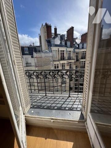 PARIS 16EME - METRO JASMIN. STUDIO AVEC BALCON. DERNIER ETAGE.
