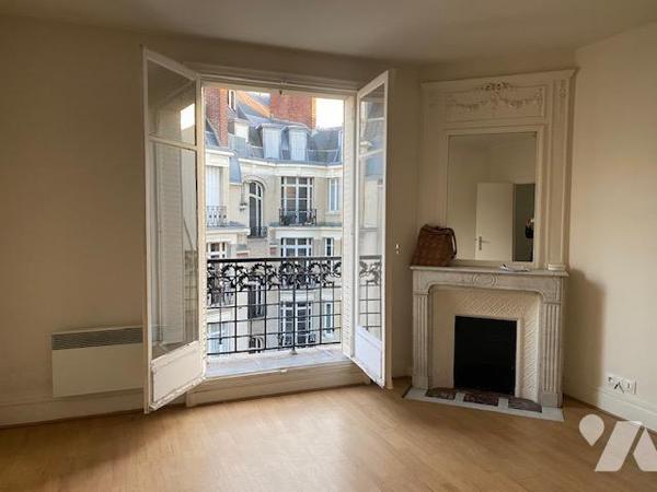 PARIS 16EME - METRO JASMIN. STUDIO AVEC BALCON. DERNIER ETAGE.