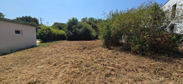 Combrit, joli terrain à bâtir de 1 000 m², bourg à pied, plage à vélo !