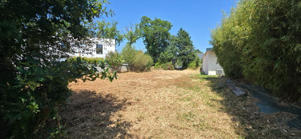 Combrit, joli terrain à bâtir de 1 000 m², bourg à pied, plage à vélo !