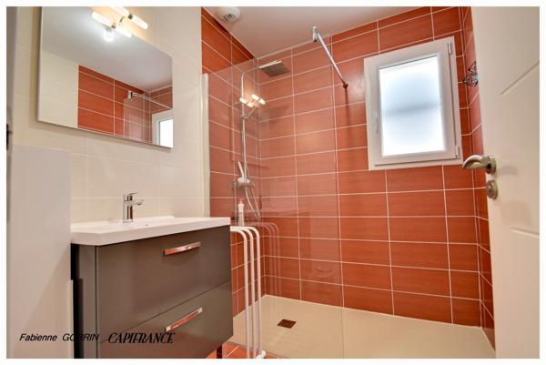 Dpt Charente Maritime (17), à vendre AIGREFEUILLE D'AUNIS maison P5 PLAIN PIED, TROIS CHAMBRES DONT UNE PARENTALE, DEUX SALLES D'EAU, GARAGE, PISCINE AU SEL, CARPORT