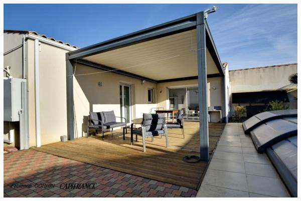 Dpt Charente Maritime (17), à vendre AIGREFEUILLE D'AUNIS maison P5 PLAIN PIED, TROIS CHAMBRES DONT UNE PARENTALE, DEUX SALLES D'EAU, GARAGE, PISCINE AU SEL, CARPORT