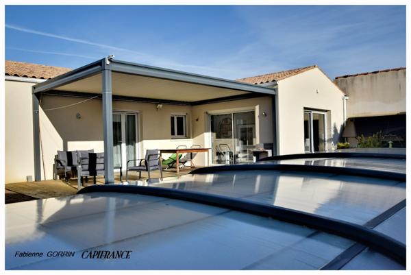 Dpt Charente Maritime (17), à vendre AIGREFEUILLE D'AUNIS maison P5 PLAIN PIED, TROIS CHAMBRES DONT UNE PARENTALE, DEUX SALLES D'EAU, GARAGE, PISCINE AU SEL, CARPORT