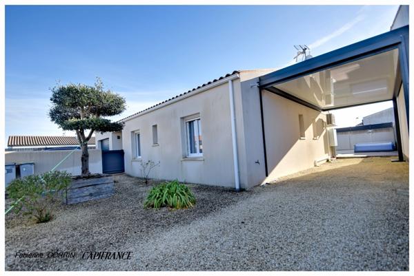 Dpt Charente Maritime (17), à vendre AIGREFEUILLE D'AUNIS maison P5 PLAIN PIED, TROIS CHAMBRES DONT UNE PARENTALE, DEUX SALLES D'EAU, GARAGE, PISCINE AU SEL, CARPORT