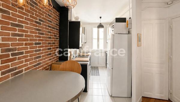 Paris 15 – 3 pièces traversant lumineux, charme de l'ancien au calme, en excellent état