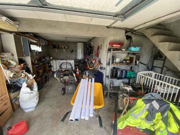 Maison de 1983 de 126 M2 avec garage et jardin 758 M2