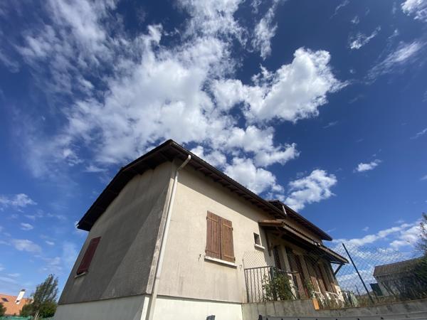 Maison de 1983 de 126 M2 avec garage et jardin 758 M2