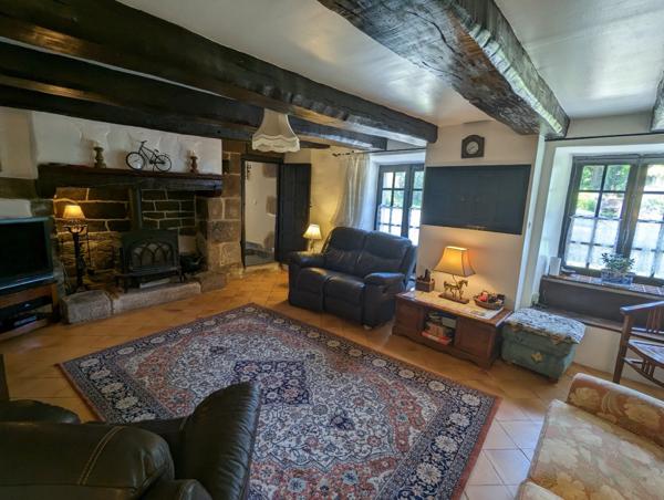 Propriété de caractère en Bretagne avec grand gîte, piscine et 1,6 hectare – résidence principale et potentiel de revenus près de Pontivy