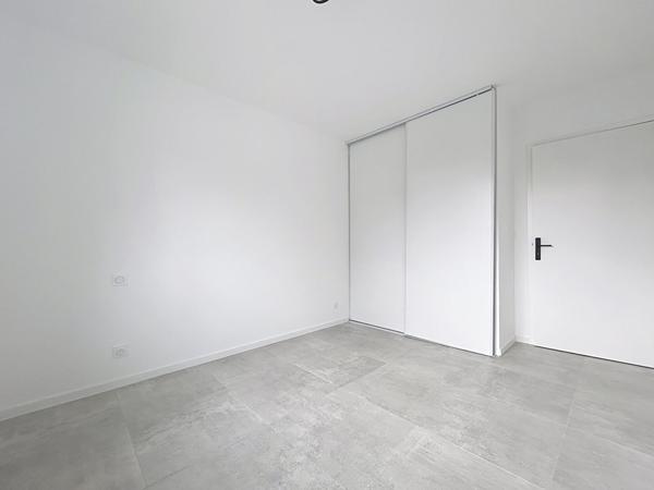 CONTEMPORAINE AUX BELLES PRESTATIONS VIE DE PLAIN PIED GARAGE Murs erigne