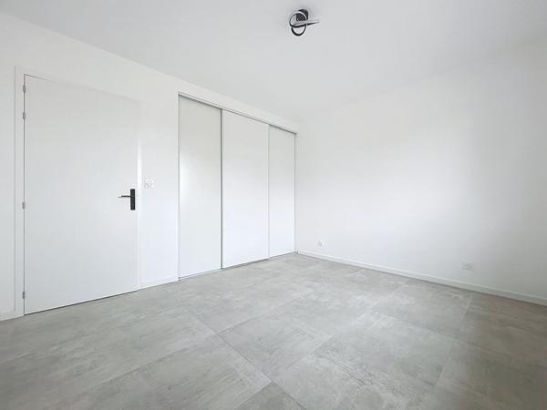 CONTEMPORAINE AUX BELLES PRESTATIONS VIE DE PLAIN PIED GARAGE Murs erigne