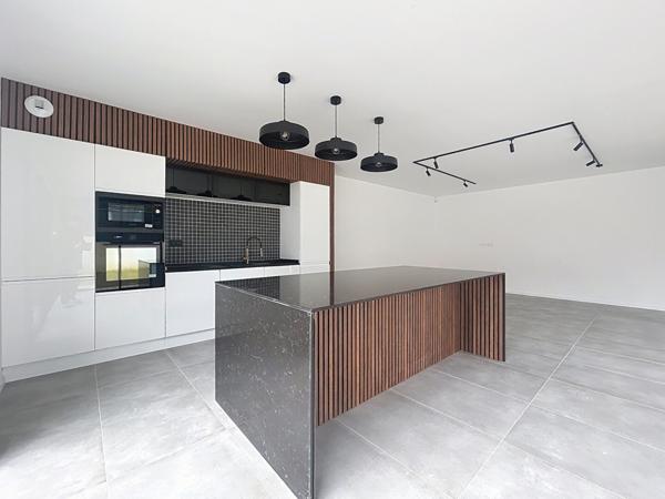 CONTEMPORAINE AUX BELLES PRESTATIONS VIE DE PLAIN PIED GARAGE Murs erigne