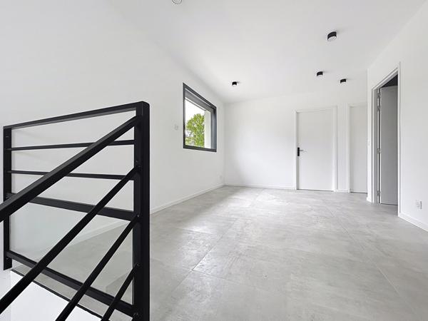 CONTEMPORAINE AUX BELLES PRESTATIONS VIE DE PLAIN PIED GARAGE Murs erigne