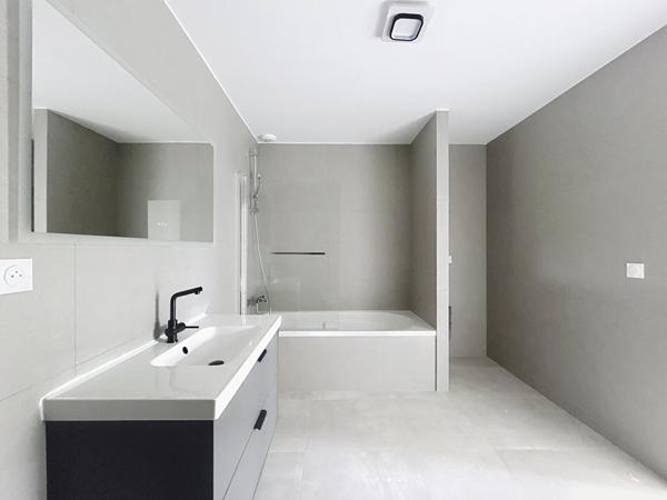 CONTEMPORAINE AUX BELLES PRESTATIONS VIE DE PLAIN PIED GARAGE Murs erigne