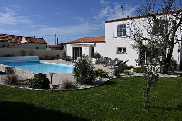 Maison  5 pièce(s)  4 chambre(s)  161 m²