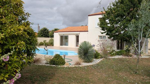 Maison  5 pièce(s)  4 chambre(s)  161 m²