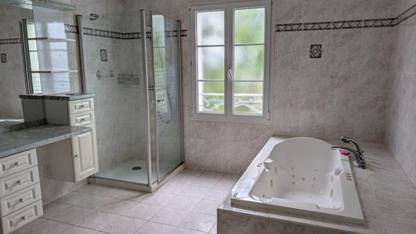 Maison  5 pièce(s)  4 chambre(s)  161 m²