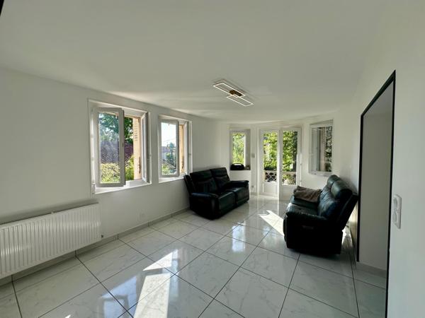 Maison située au cœur de la ville de Nogaro d'environ 140m² sur un terrain de 700m² avec garage.