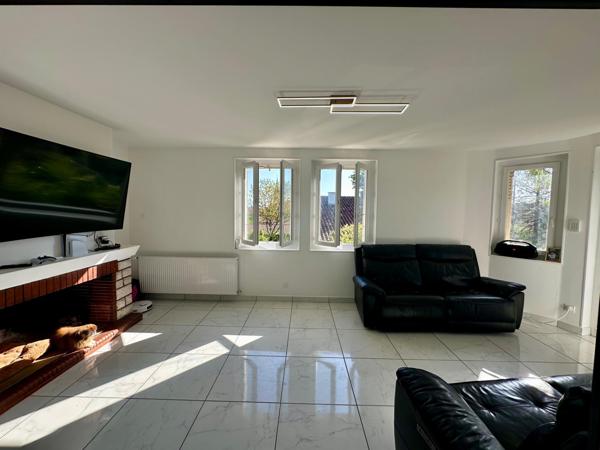 Maison située au cœur de la ville de Nogaro d'environ 140m² sur un terrain de 700m² avec garage.