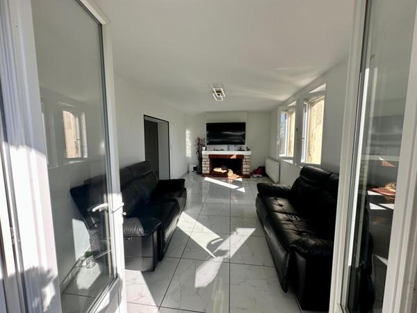 Maison située au cœur de la ville de Nogaro d'environ 140m² sur un terrain de 700m² avec garage.