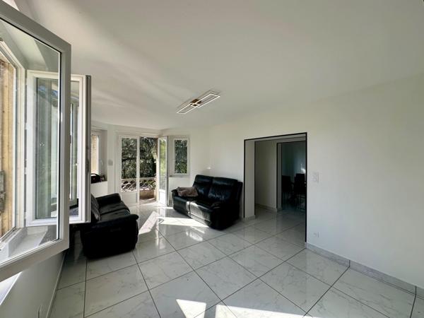 Maison située au cœur de la ville de Nogaro d'environ 140m² sur un terrain de 700m² avec garage.