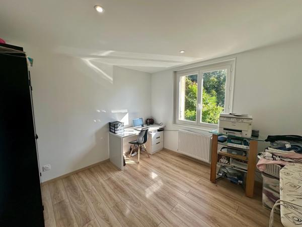 Maison située au cœur de la ville de Nogaro d'environ 140m² sur un terrain de 700m² avec garage.