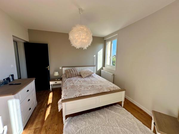 Maison située au cœur de la ville de Nogaro d'environ 140m² sur un terrain de 700m² avec garage.