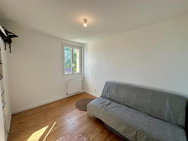 Maison située au cœur de la ville de Nogaro d'environ 140m² sur un terrain de 700m² avec garage.