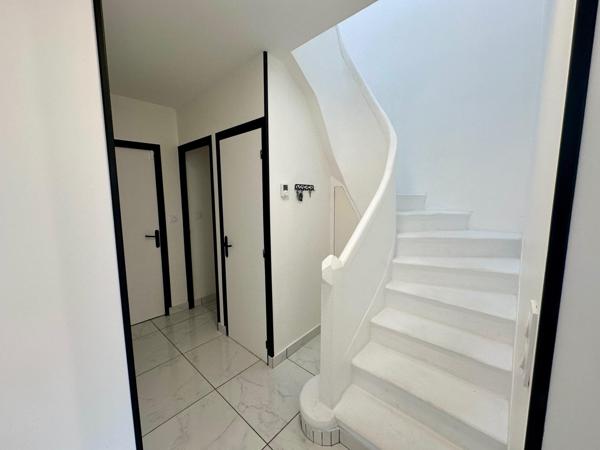 Maison située au cœur de la ville de Nogaro d'environ 140m² sur un terrain de 700m² avec garage.