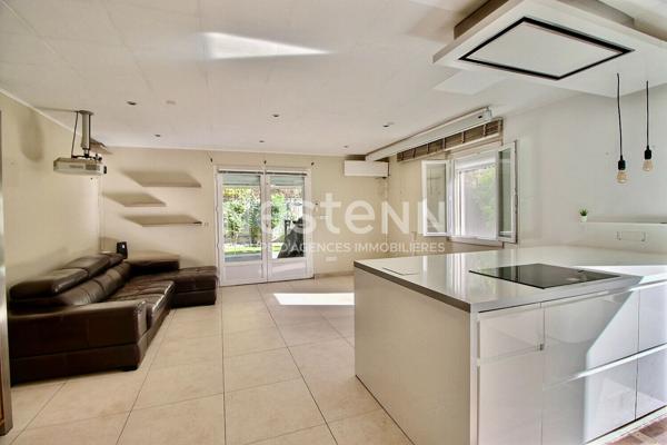 Maison de type 4 d'environ 126m² avec véranda, jardin, piscine et garage