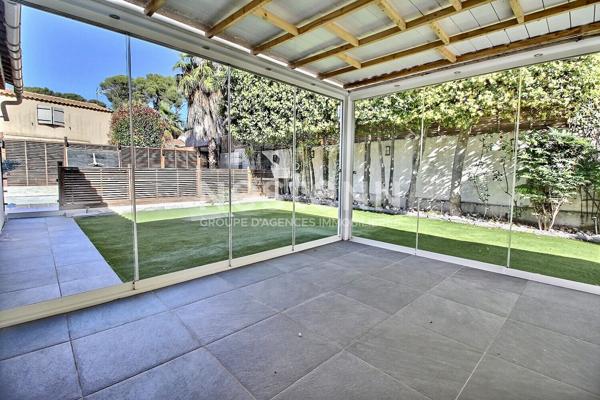 Maison de type 4 d'environ 126m² avec véranda, jardin, piscine et garage