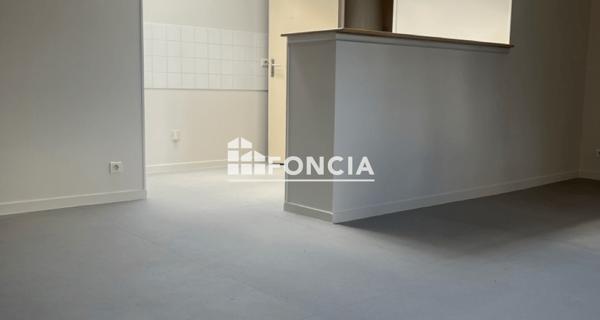 Location Appartement 4 pièces 74.25 m² - Le Lude 72800