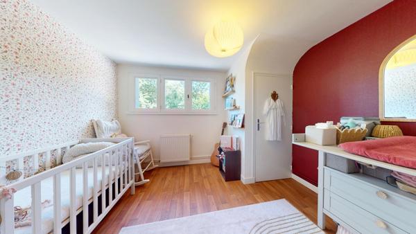 Bâtisse en pierre, 2 chambres, garage et terrain de 540 m².